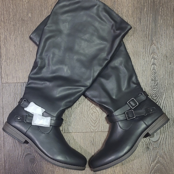 Ladies Boots - Picture 2 of 4